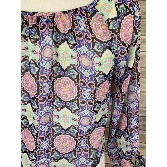 Olsenboye XS Button Front Cropped Shirt Medallion - Picture 7 of 10